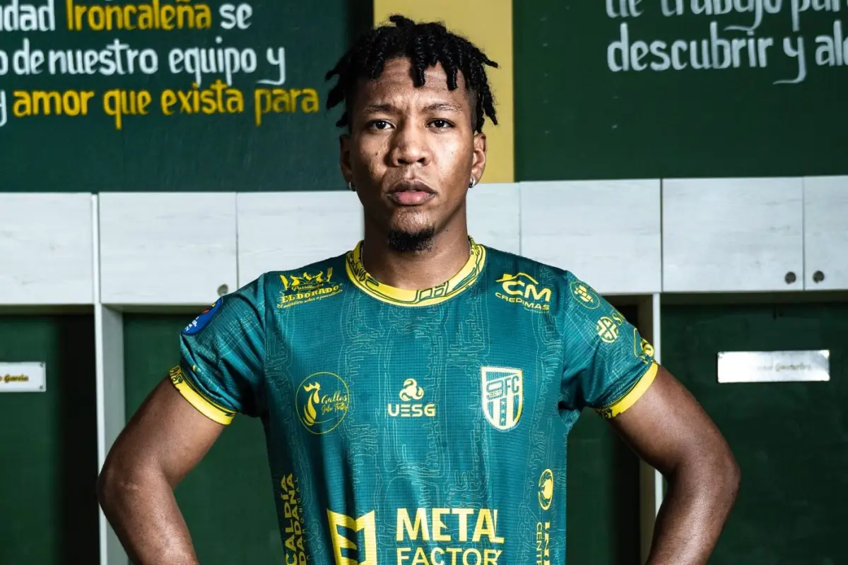 El colombiano Jhojan Riascos es oficializado en el club 9 de Octubre.