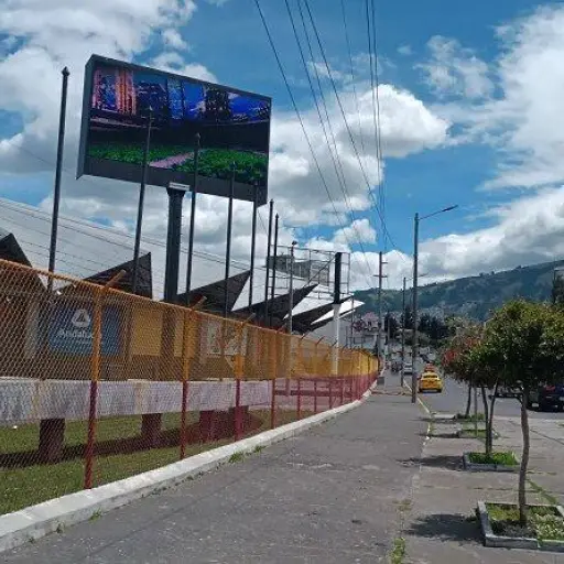 ¿Tiene vallas o letreros en Quito? El plazo para regularizarlos vence este mes