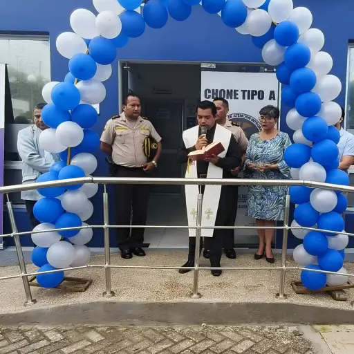Centro de Salud policial en Chone recibe permiso del ACESS y amplía atención integral