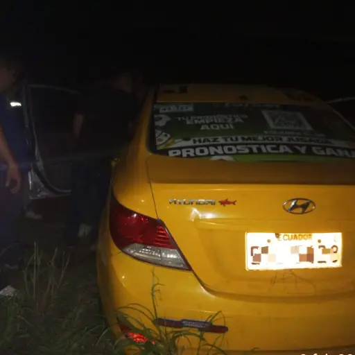 Persecución militar frustra robo de taxi en Manta, lo recuperaron en Sí vivienda