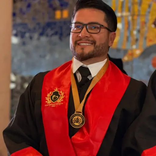 Jorge Heredia recibe Doctorado Honoris Causa por su aporte a la comunicación y los valores