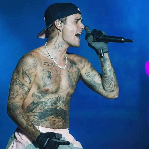 Justin Bieber en los Grammy 2026: la decisión de subir al escenario en ropa interior fue de último minuto