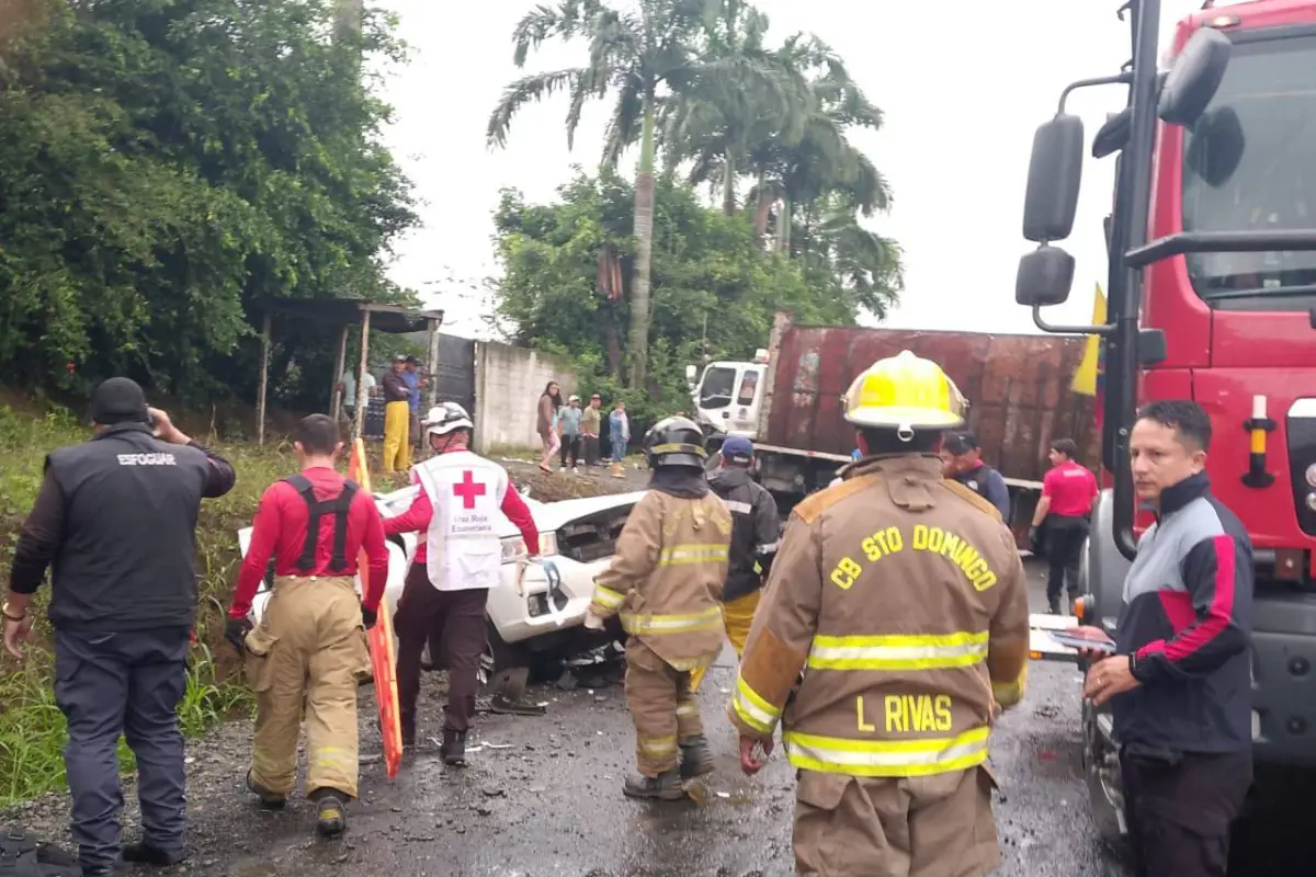 Accidente en Santo Domingo deja dos custodios heridos tras choque con camión