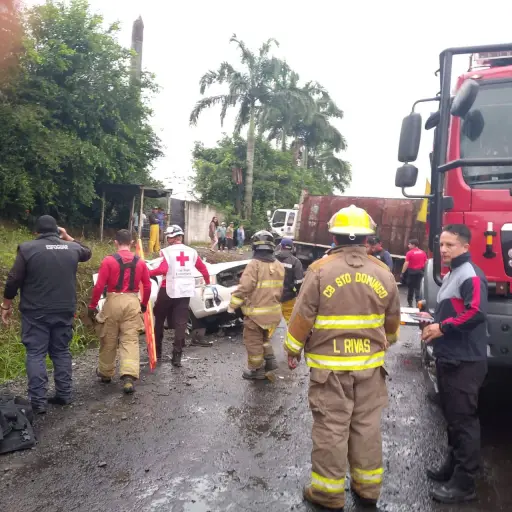 Accidente en Santo Domingo deja dos custodios heridos tras choque con camión