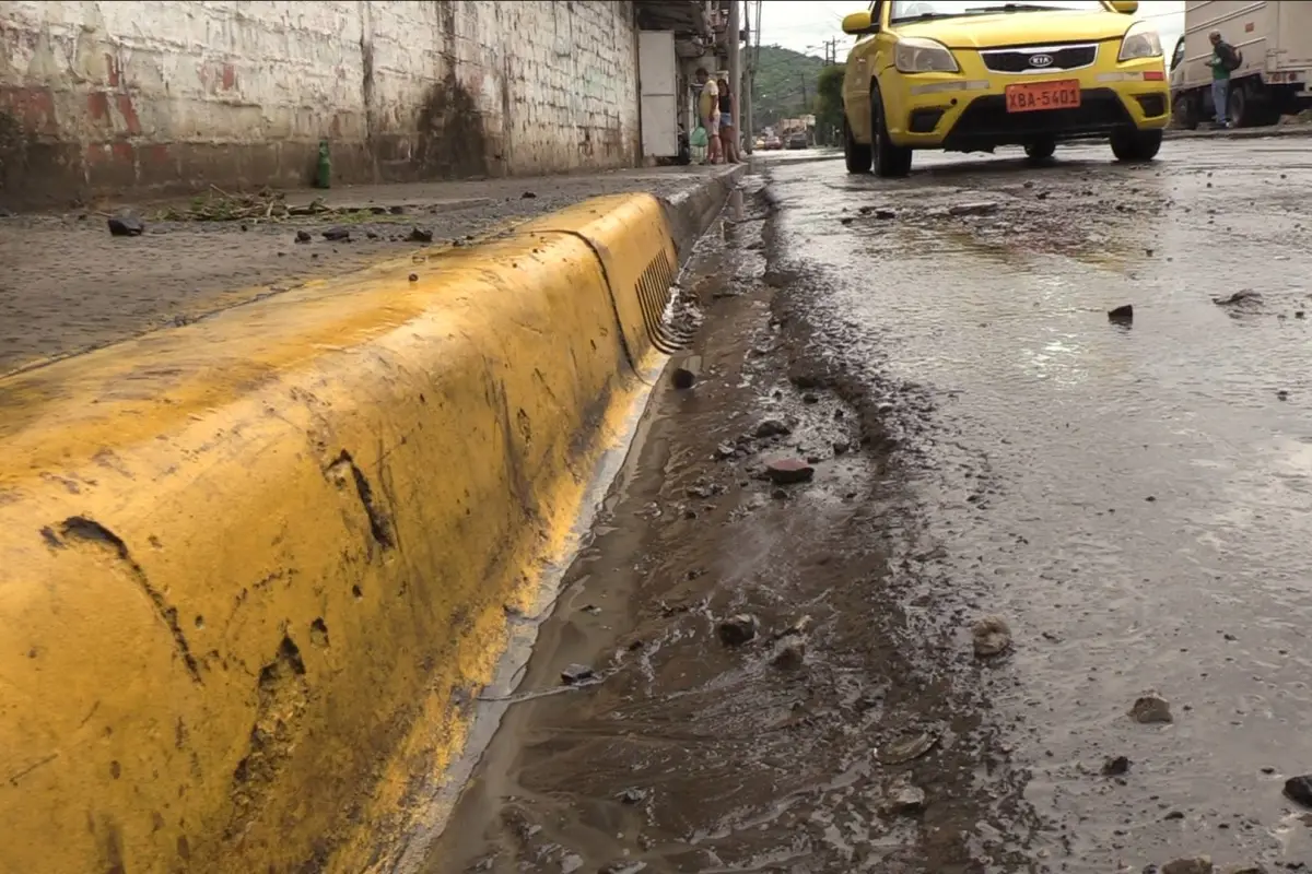 Primeras lluvias evidencian problemas de drenaje en Portoviejo pese a limpieza total de sumideros