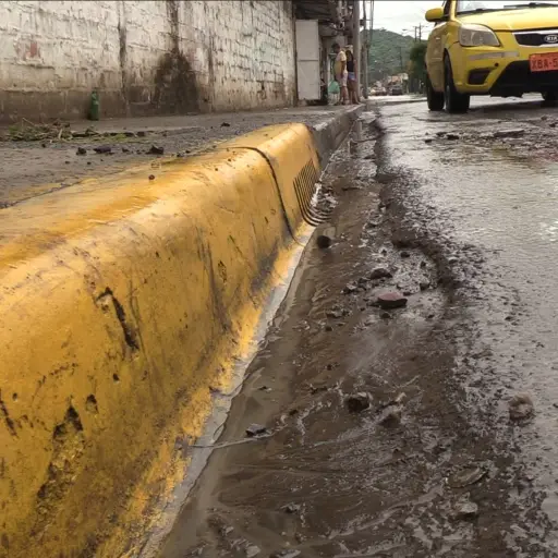 Primeras lluvias evidencian problemas de drenaje en Portoviejo pese a limpieza de sumideros