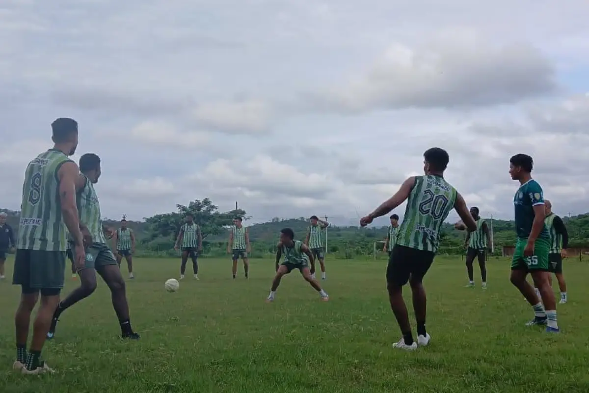 Liga de Portoviejo en el entrenamiento de este jueves en el estadio Arnulfo Cevallos, del cantón Jama