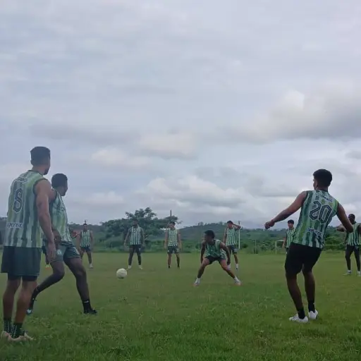 Liga de Portoviejo realiza primer día de pretemporada a triple turno en Jama con 26 jugadores 