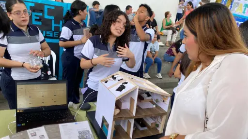 Unidad Educativa Stella Maris realizó feria Techno Emprende con proyectos académicos y tecnológicos