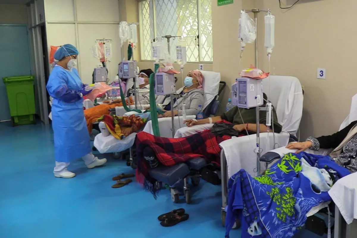 Los pacientes con cáncer reciben tratamientos especializados en centros de atención oncológica., El Diario-Archivo.