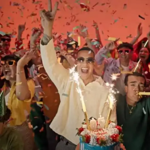 Daddy Yankee festeja sus 50 años con un estreno cargado de ritmo y mensaje espiritual