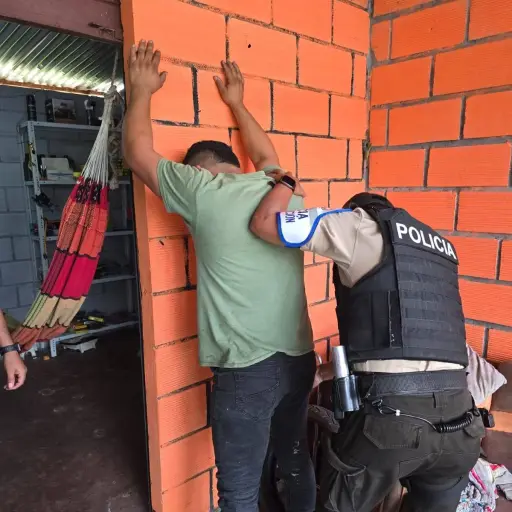 Capturan a fugitivo venezolano buscado por Interpol por doble homicidio y vínculos con mafias.