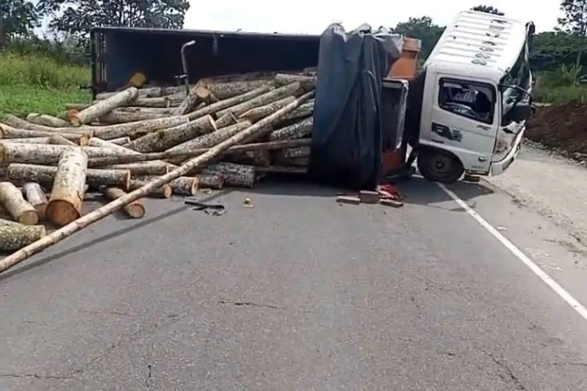Santo Domingo: falla mecánica provoca aparatoso accidente de tránsito en la vía a Quevedo