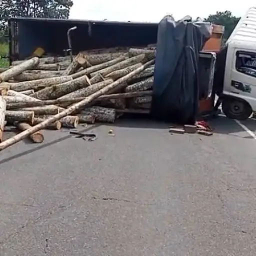 Santo Domingo: falla mecánica provoca aparatoso accidente de tránsito en la vía a Quevedo
