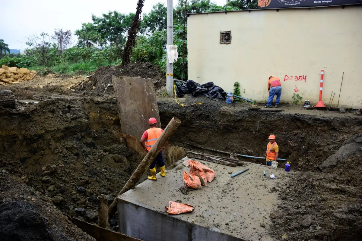 Suspensión del servicio de agua potable zona norte Portoviejo, producción El Diario