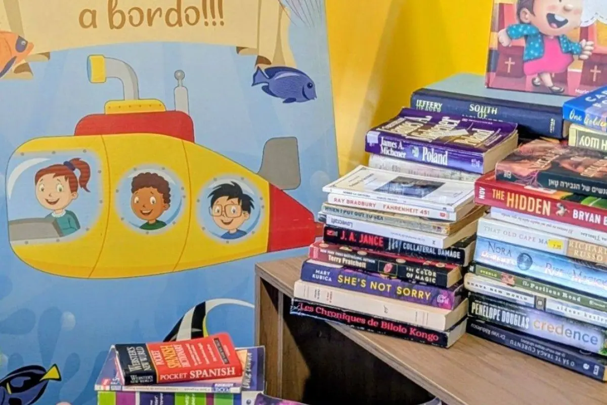 Libros donados a Submarino Amarillo., El Diario