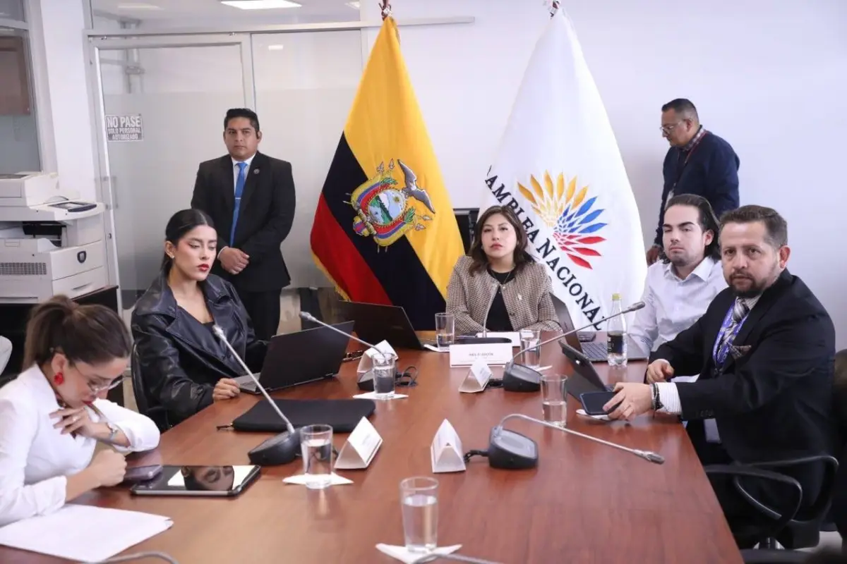Comisión recibe observaciones del CDH sobre ley de apoyo militar a la Policía Nacional., X: @AsambleaEcuador. 