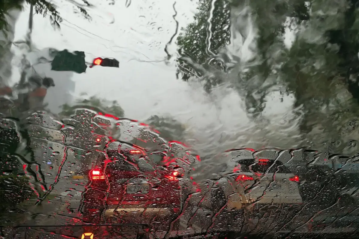 Lluvias con tormentas eléctricas se mantienen este domingo en varias zonas del país, mientras el Inamhi advierte niveles altos de radiación ultravioleta., Pixabay