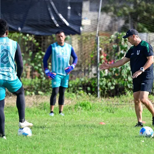 Liga de Portoviejo fortalece sus tres palos con experiencia y rigor para el exigente regreso a la Serie B