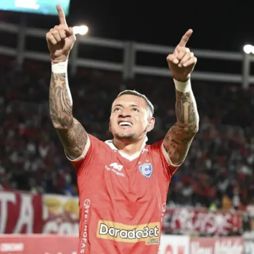 Hat-trick del manabita Carlos Garcés impulsa victoria contundente de Cienciano, en Perú