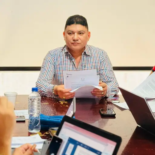 Esto dijo el Municipio de Rocafuerte tras el ataque que sufrió el alcalde Norberto Vélez; la AME también se pronuncia