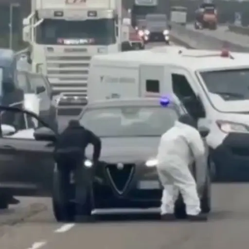 Italia: Un asalto, propio de una escena de película de acción, se registró en una autopista