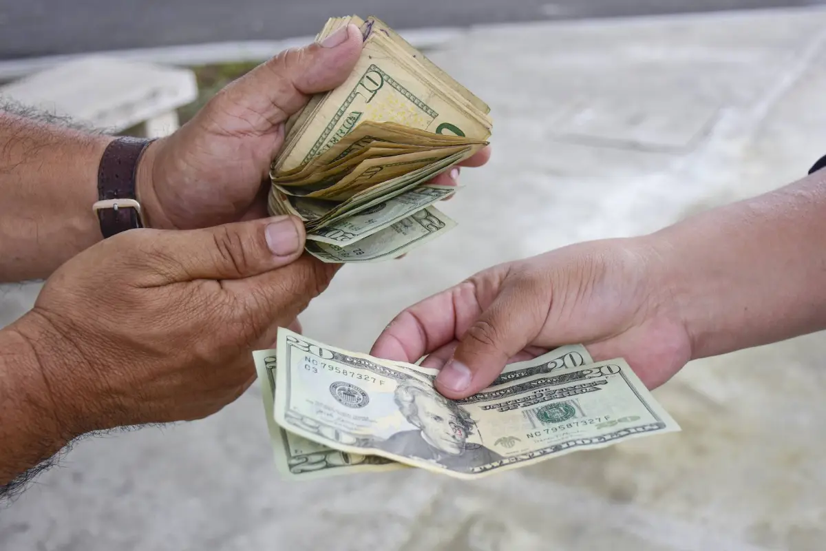 El reglamento también establece límites estrictos a la circulación de capitales fuera del control institucional. , El Diario/Luis Moreira.