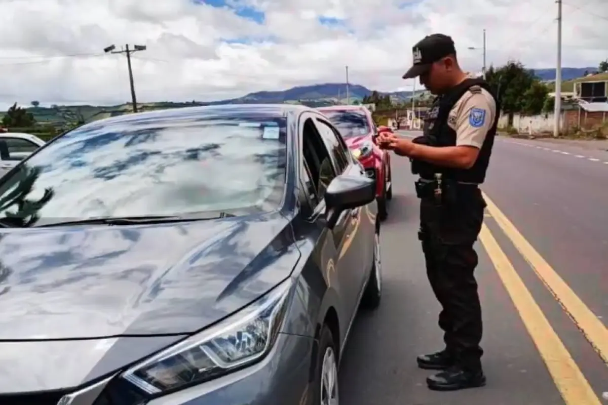 Policía