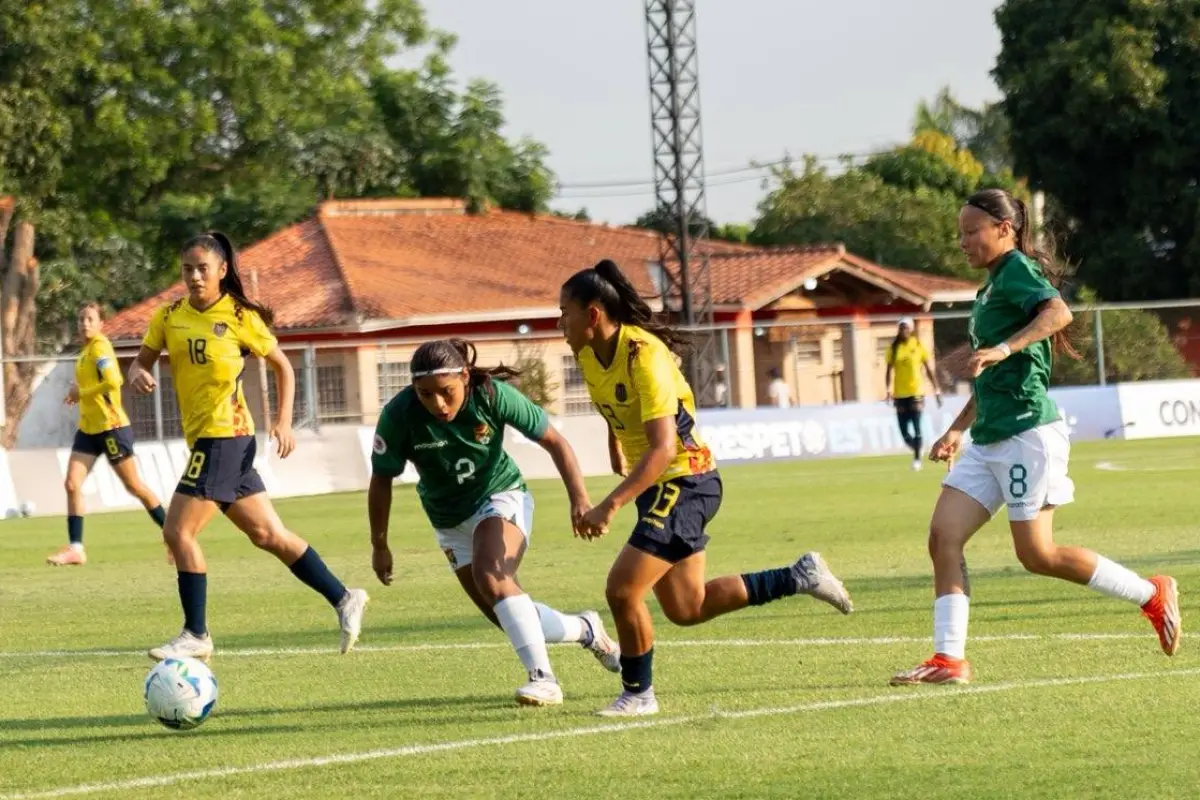 Ecuador goleó a Bolivia con cuatro manabitas en cancha