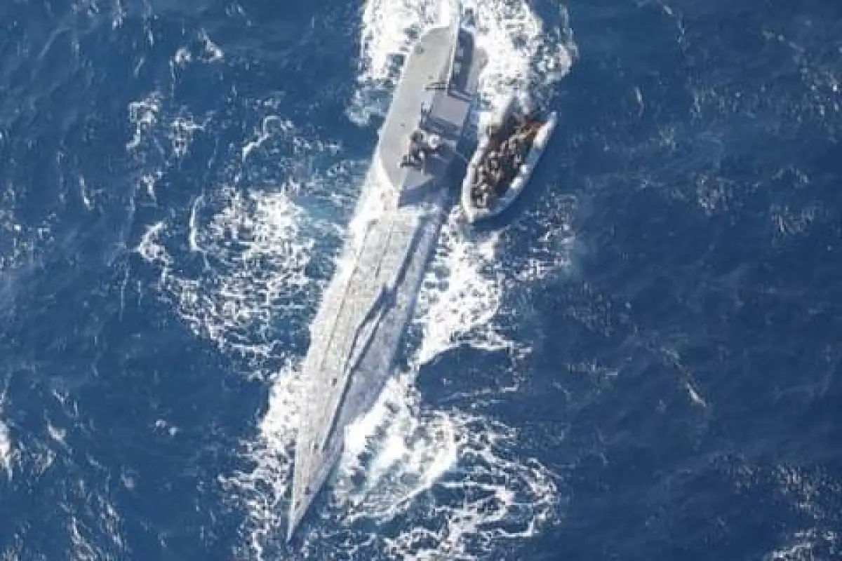 Foto del abordaje a un narcosubmarino en Colombia