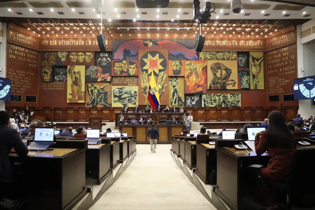 Sesión solemne de la Asamblea en Tungurahua para conmemorar la FFF 2026., X: @AsambleaEcuador. 