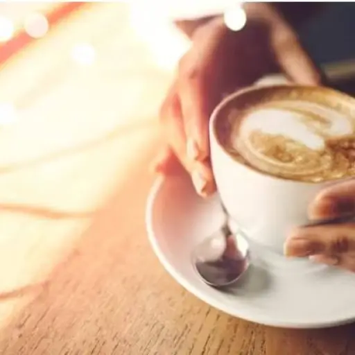 Estudio vincula el consumo moderado de café y té con menor riesgo de demencia