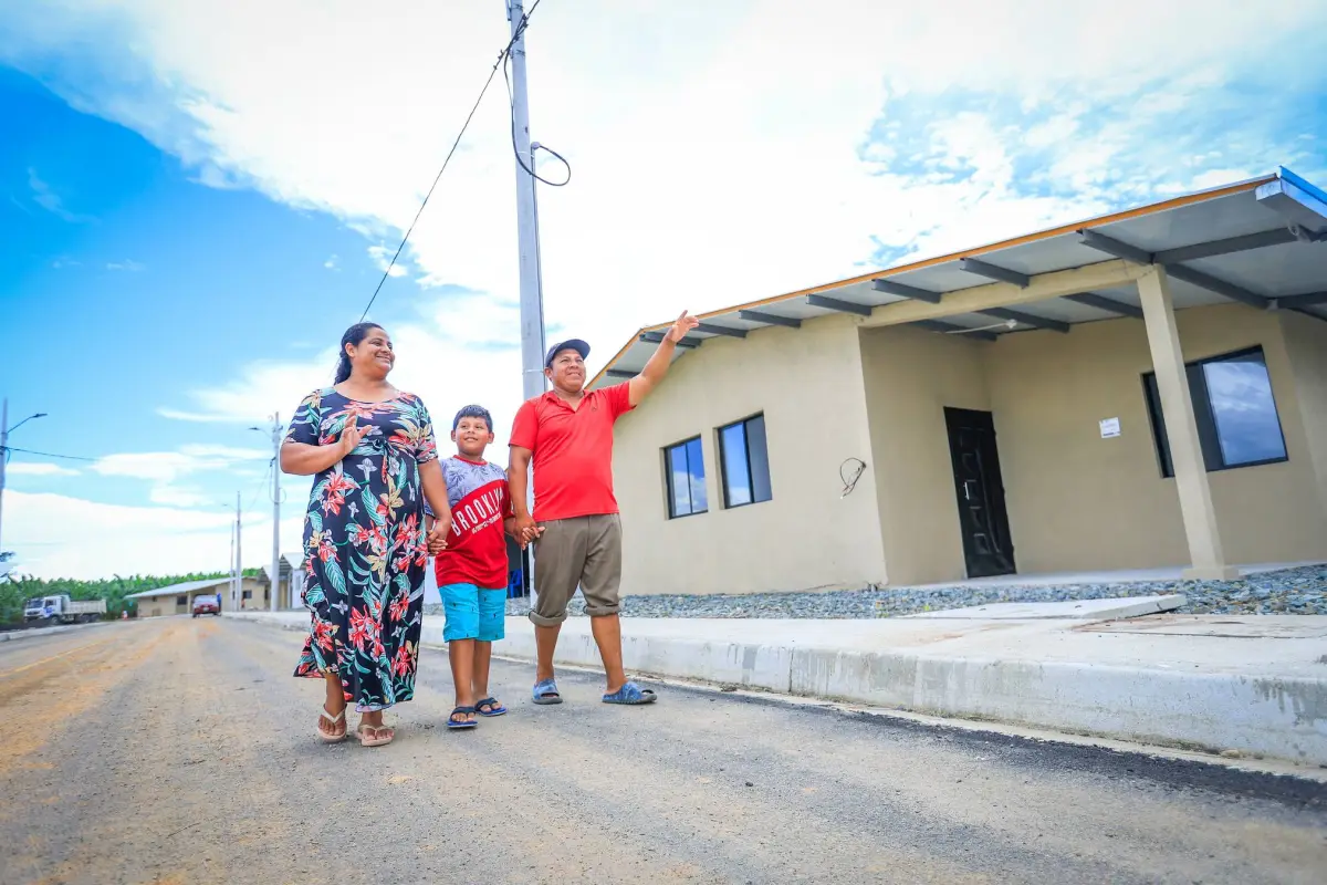 Daniel Noboa anuncia proyecto de ley de vivienda social en Fumisa, Los Ríos