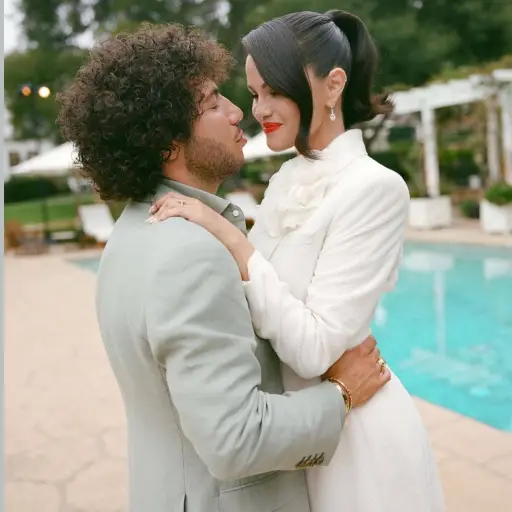 Fans de Selena Gómez cuestionan a Benny Blanco tras su comportamiento “antihigiénico” en pantalla