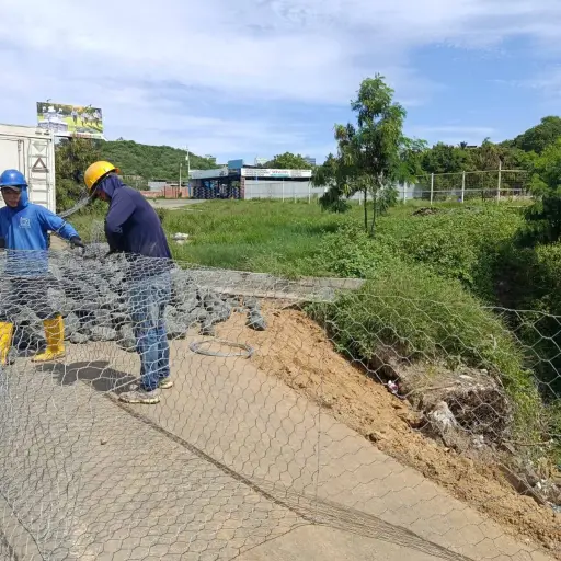 Erosión en río Manta: EPAM refuerza protección de tubería de 700 mm en Circunvalación