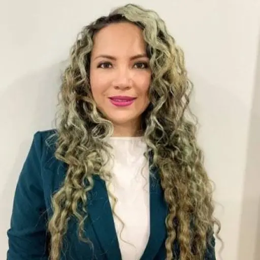 Priscila Schettini solicita reincorporación a la Asamblea Nacional tras cumplimiento de sanción del TCE