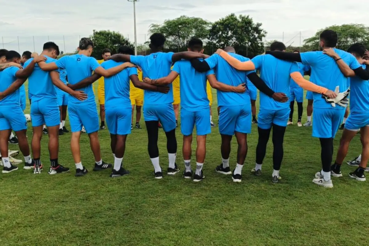 La plantilla de Delfín SC durante un entrenamiento en el complejo Los Geranios. , Delfín SC