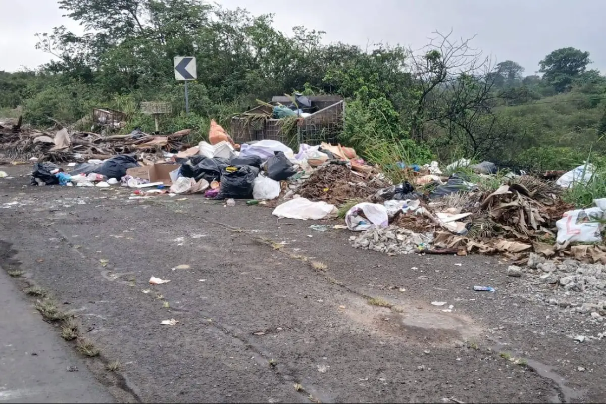 La basura amenaza el turismo en la zona rural de Manta., El Diario
