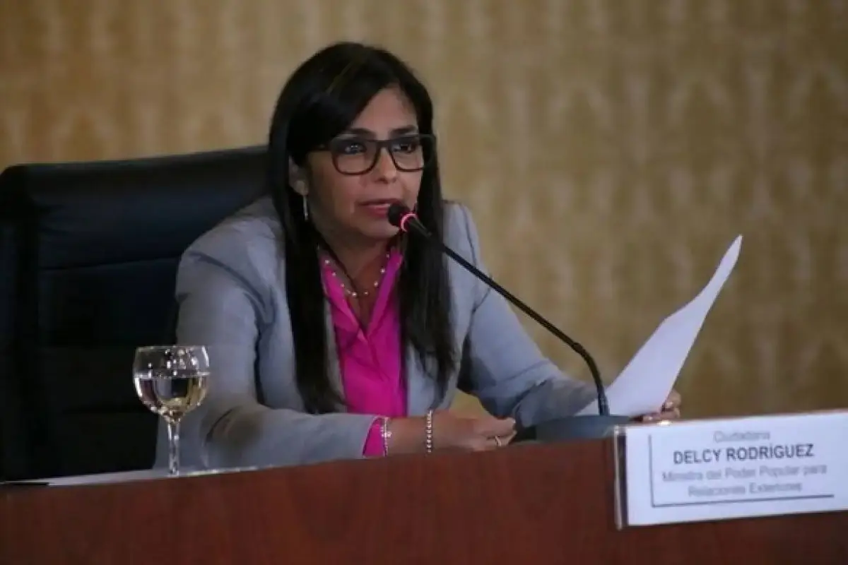 Delcy Rodríguez solicita formalmente a la administración de Donald Trump el cese definitivo de las sanciones económicas contra Venezuela.