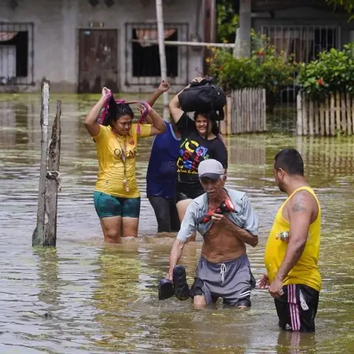 Gobierno declara, en Manabí y otras siete provincias, la emergencia regional por las lluvias
