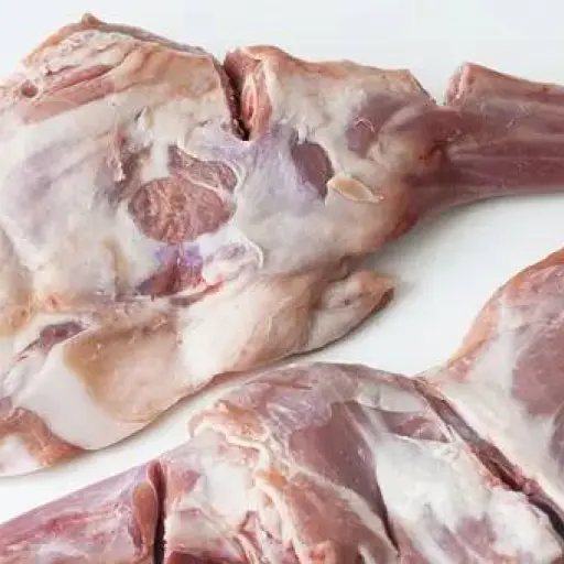 Compró un cordero para el cumpleaños de su hijo, pero fue víctima de estafa: recibió un perro