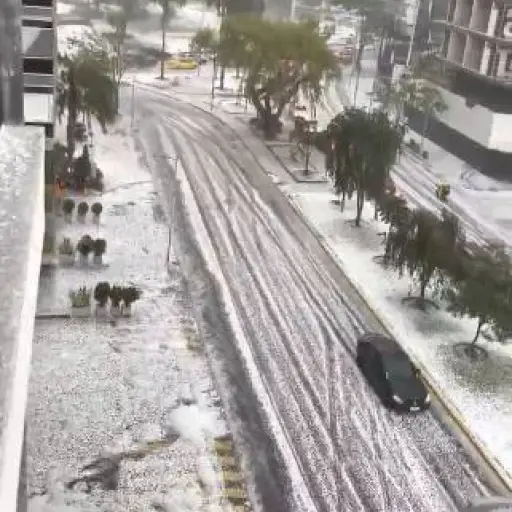 Fuerte lluvia con granizo y tormenta eléctrica se registra en Quito este 27 de febrero