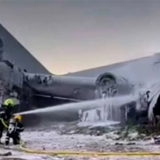 Bolivia: Billetes quedaron esparcidos tras accidente aéreo en El Alto