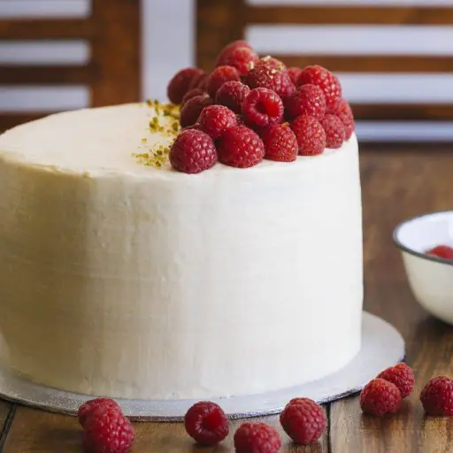 El secreto para una torta de chocolate blanco suave y perfecta