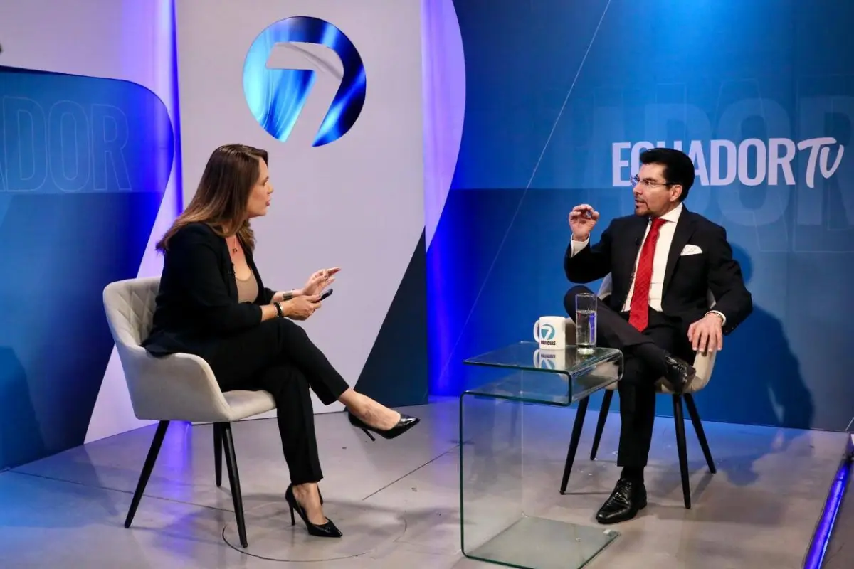 Fiscal general subrogante Leonardo Alarcón durante entrevista en Ecuador TV sobre el caso Goleada contra Aquiles Álvarez.