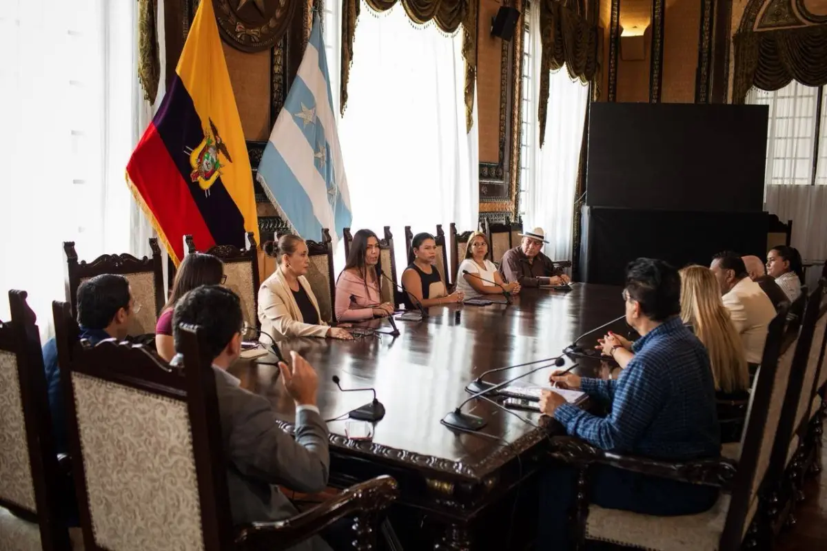 El  Concejo Municipal durante una reunión. , X: @alcaldiagye