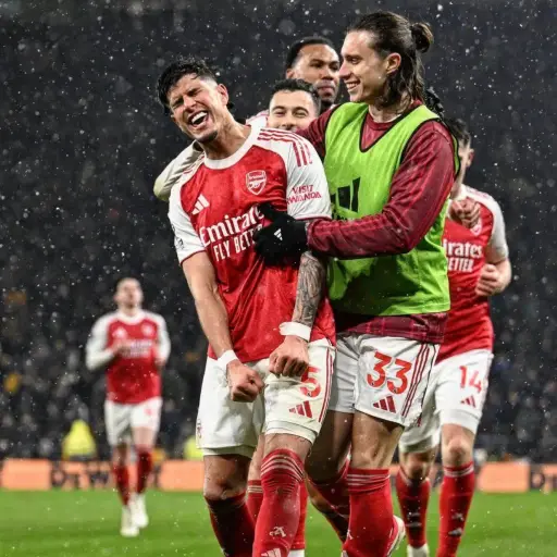 Piero Hincapié entra en el once ideal de la jornada 27 tras goleada de Arsenal