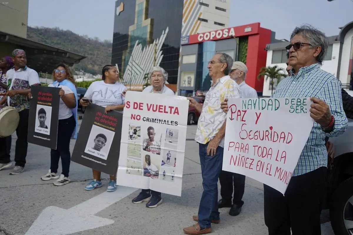  Familiares de los 4 niños de las Malvinas llegan a la audiencia que se desarrolla en la Unidad judicial Alban Borja, en el norte de Guayaquil., API
