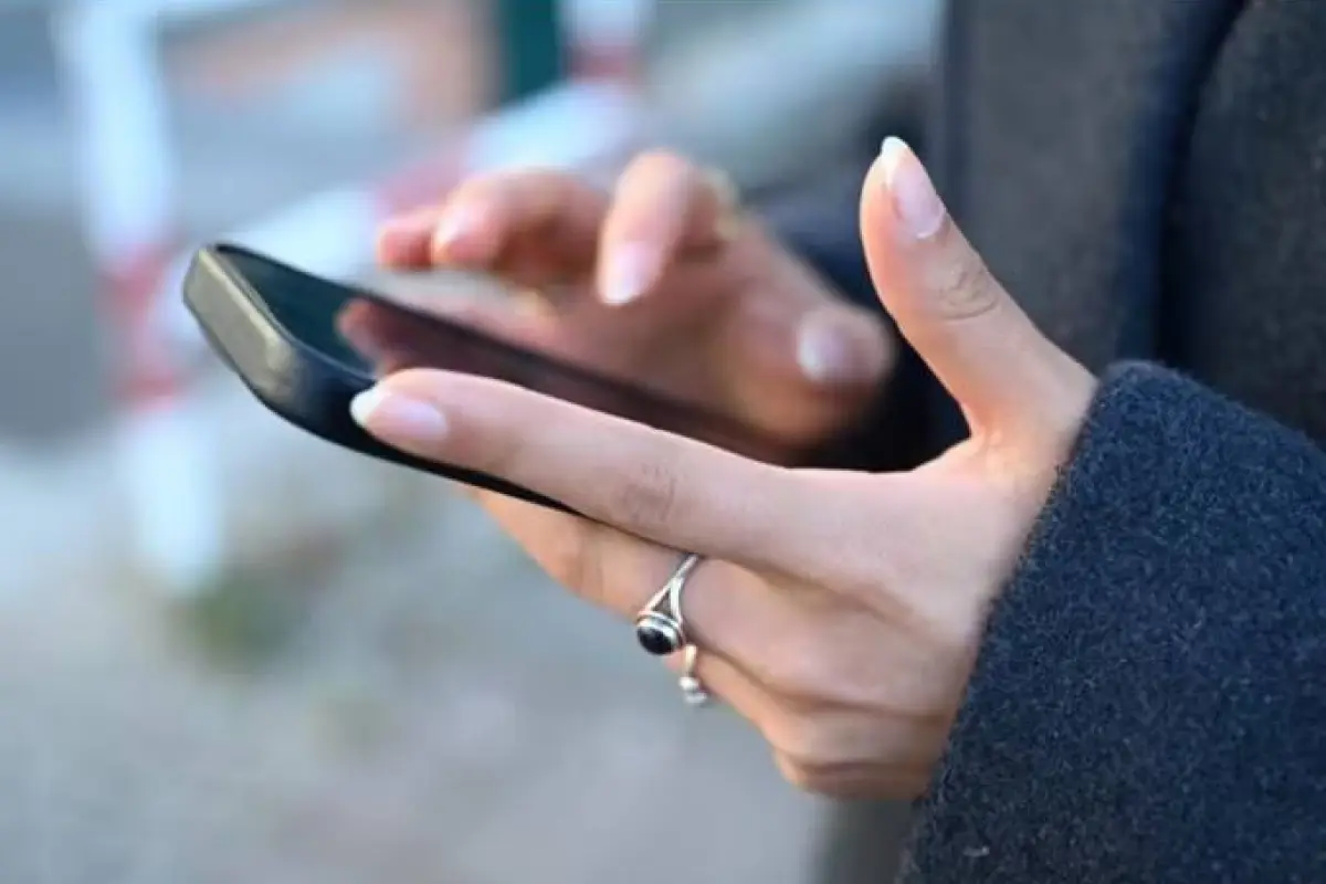 Nueva técnica permite detectar espionaje en smartphones desde la red móvil., Europa Press.