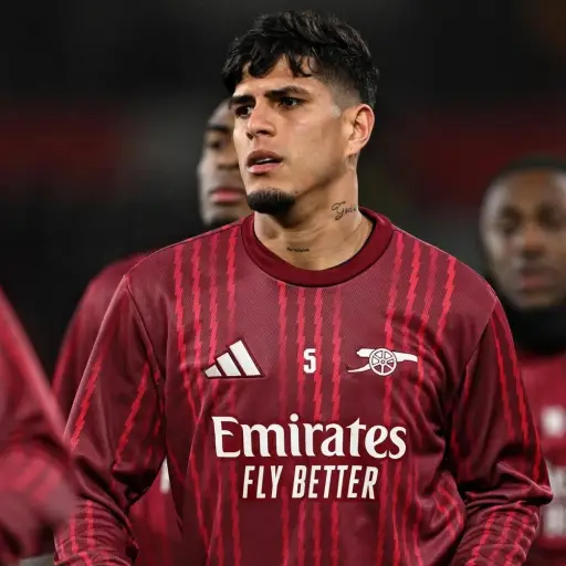 Arsenal prepara activar la opción de compra de 61 millones de dólares por Piero Hincapié  